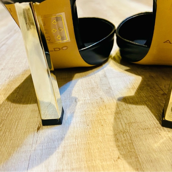 Size 7.5 Aldo high heels - Picture 2 of 5